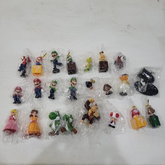 Lot of 23 Super Mario Nintendo Cake Topper Figures - Picture 1 of 5